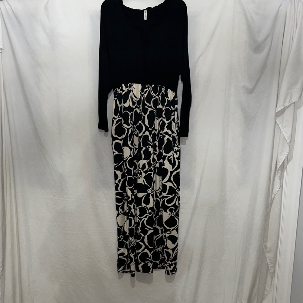 Emerald Black and White Long Sleeve Dress